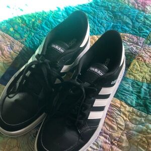 Mens Adidas shoe size 10 good condition